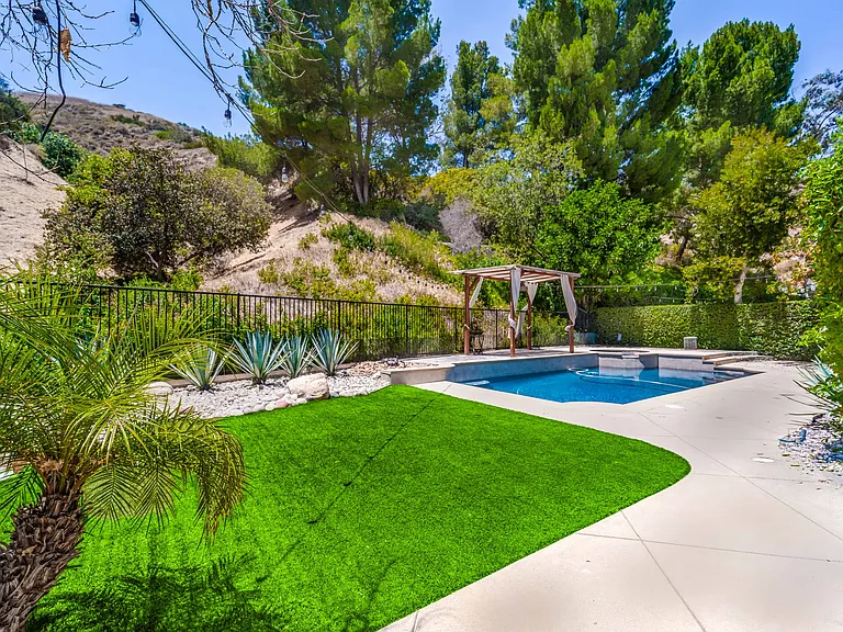 24961 Alicante Dr — Photo 34