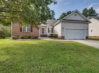 2118 Forest Edge Dr, Greensboro, NC 27406