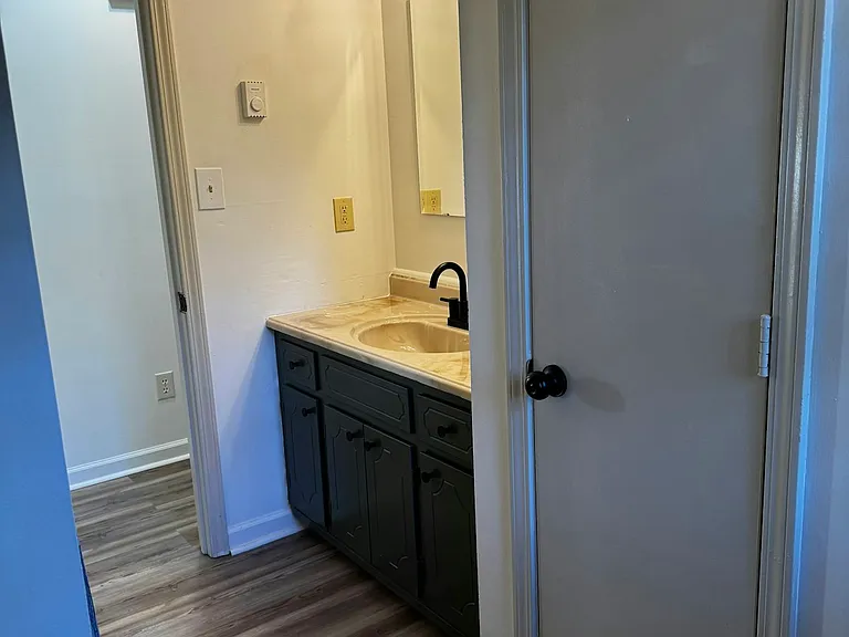 102 Busbee Ct — Photo 11