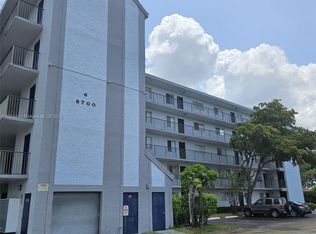 8700 N Sherman Cir APT 403, Hollywood, FL 33025