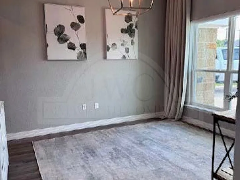 907 Holliday Dr — Photo 12