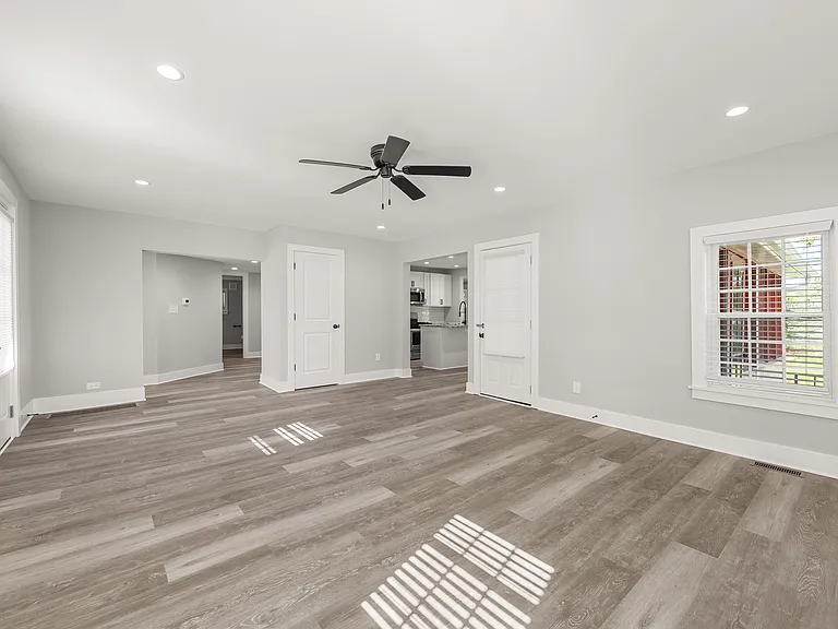 37386 Detroit Rd — Photo 10