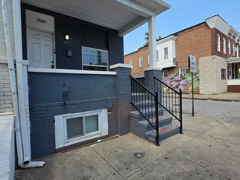 2920 E Madison St — Photo 3