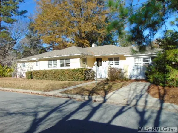 906 Memorial Dr W, Ahoskie, NC 27910