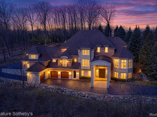 2759 Turtle Ridge Dr, Bloomfield Hills, MI 48302