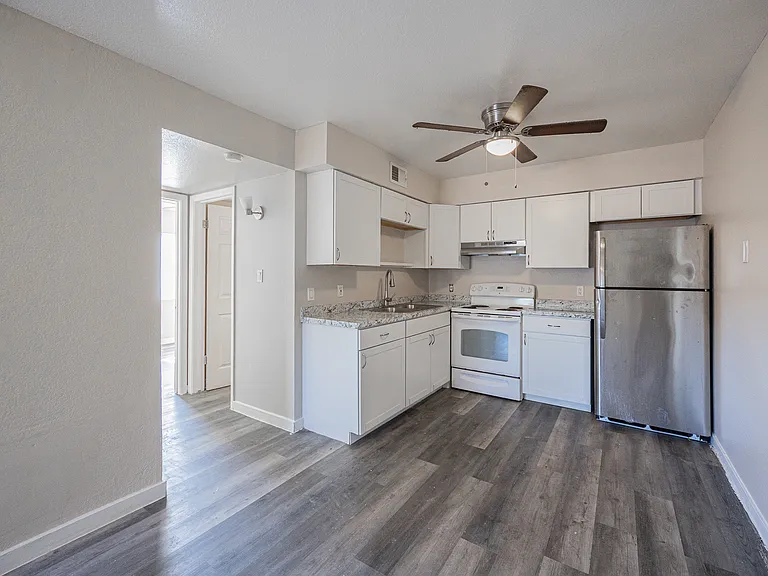 1703 W Mountain View Rd — Photo 31