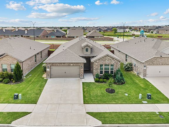 2nd image of 1841 Chamaeleon Dr