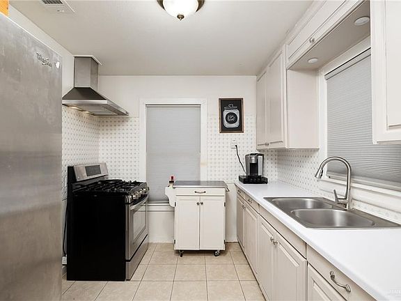 5th image of 311 W Fay St
