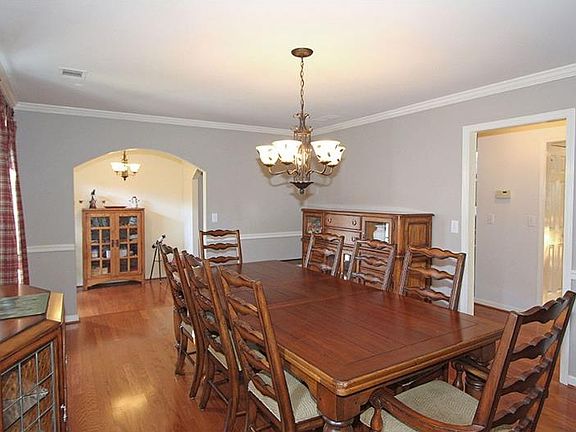 3rd image of 4921 Marlos Dr NE