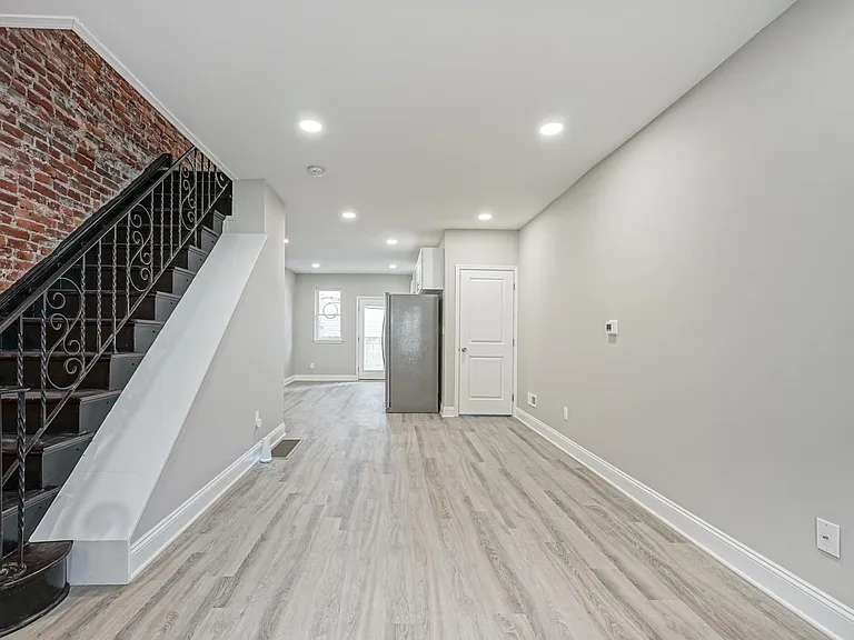 3130 Dickinson St — Photo 11