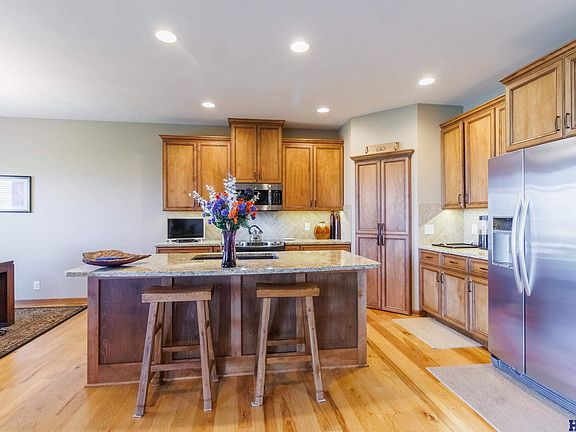 5th image of 10030 Edgewater Ln