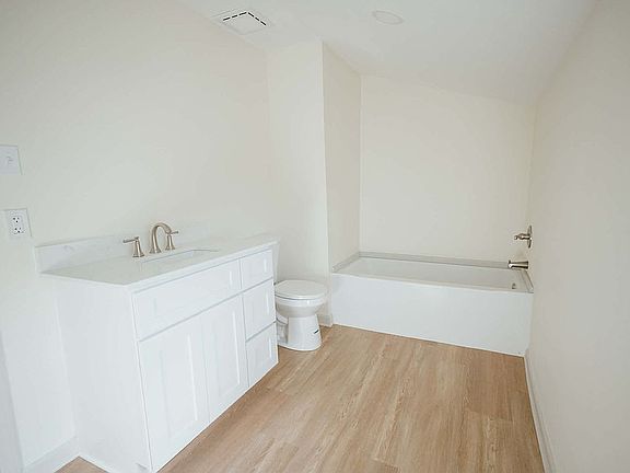 4th image of 1323 Aycock St