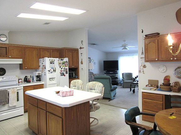 4th image of 709 Hans Dr