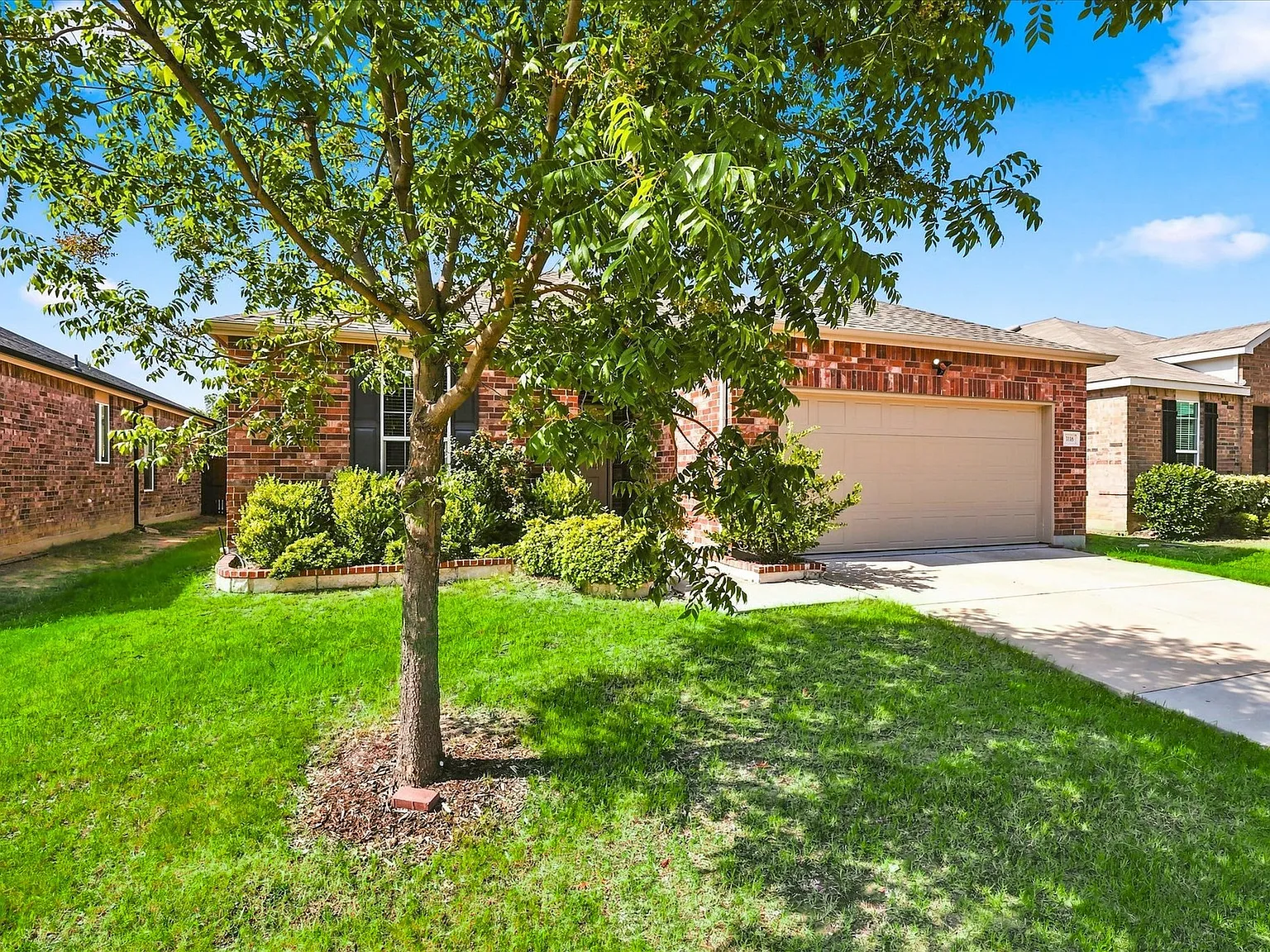 3 bed, 1960 sqft, $2,200 — Photo 3