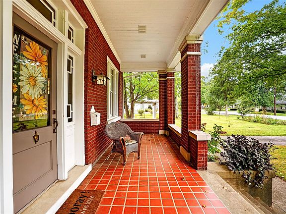 4th image of 306 Paradise St