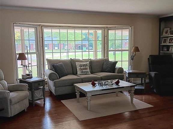 3rd image of 608 Lyndale Dr