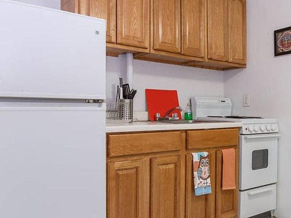 5th image of 82 E 3rd St Frnt Se