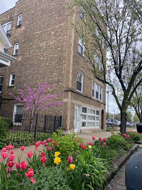 1st image of 1700 W Winnemac Ave
