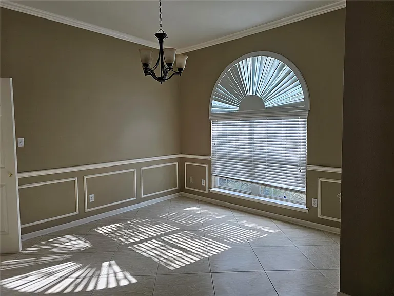27182 Kings Manor Dr S — Photo 5
