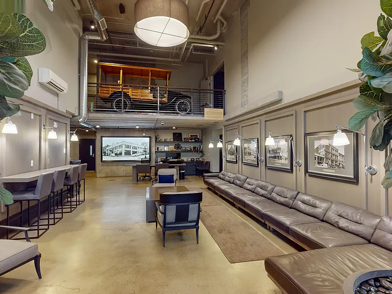 Dunn Motors Apartments — Photo 7