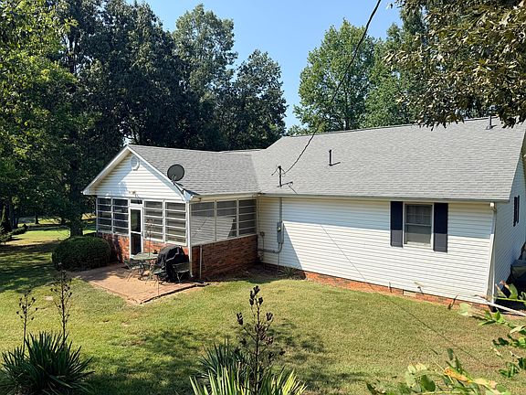 3rd image of 30 Black River Rd