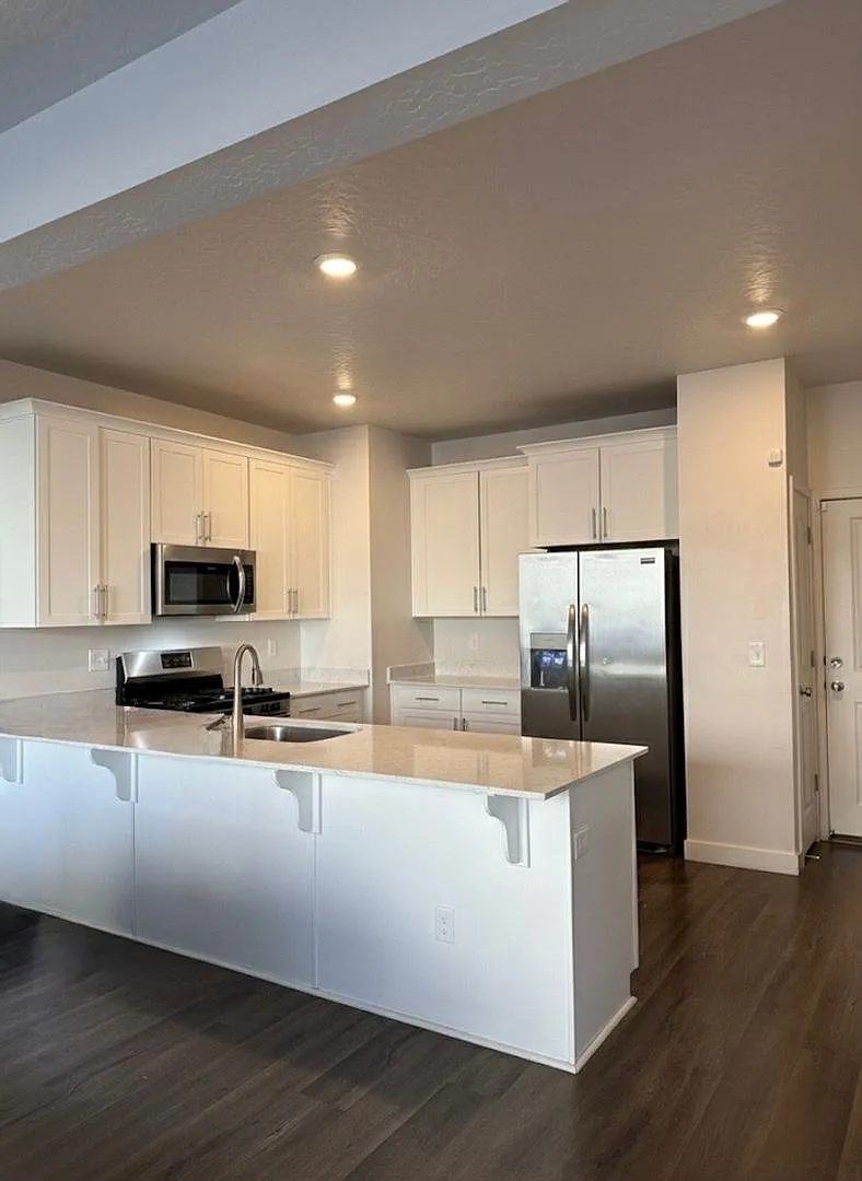 $1,000 Move-In Credit - Move-In Ready 3-Bedroom Bluffdale Townhome with Private Side Yard — Photo 4