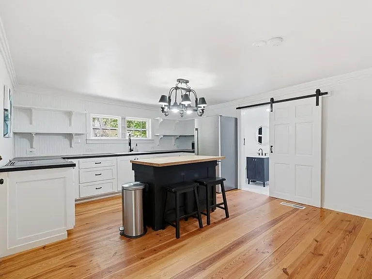 101 Riverview St — Photo 9