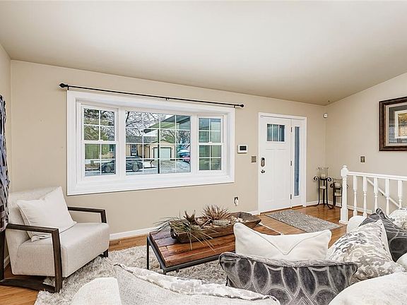 3rd image of 738 Briar Pl