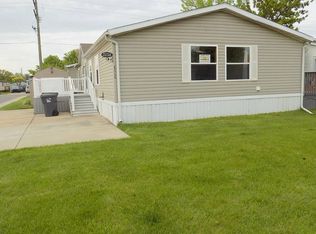 25154 Canyon Cir, Flat Rock, MI