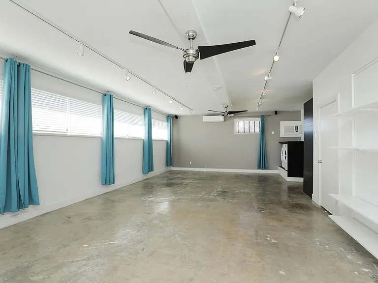 2215 Cleburne St — Photo 5