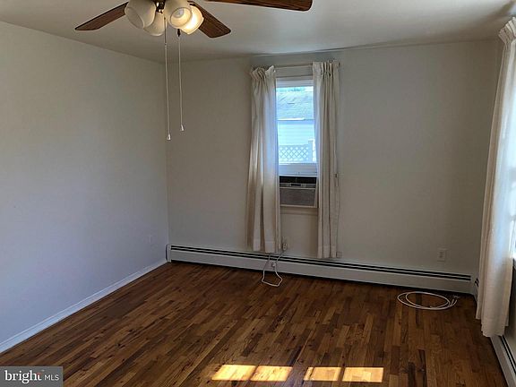 4th image of 1114 Burton St