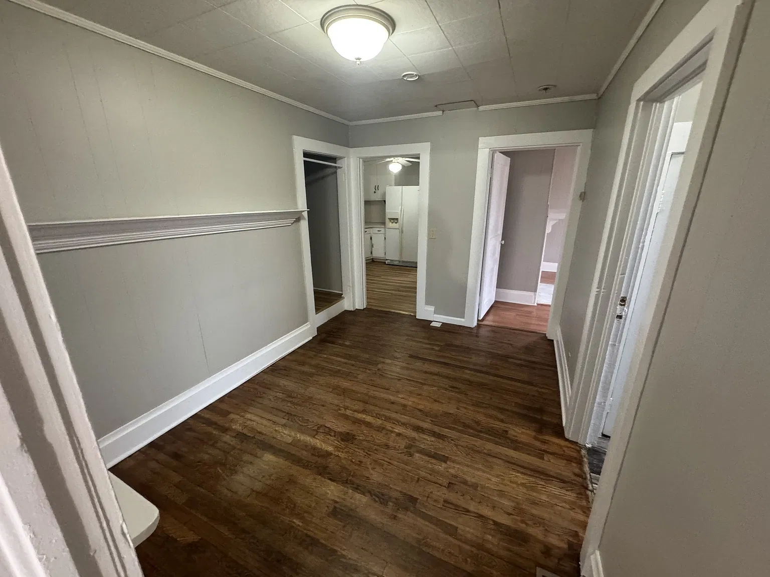3 bed, 1.0 bath, 1100 sqft, $1,200 — Photo 2