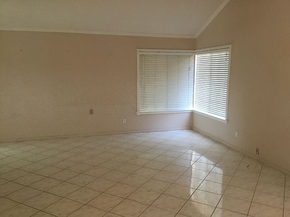 4th image of 14655 Yukon St