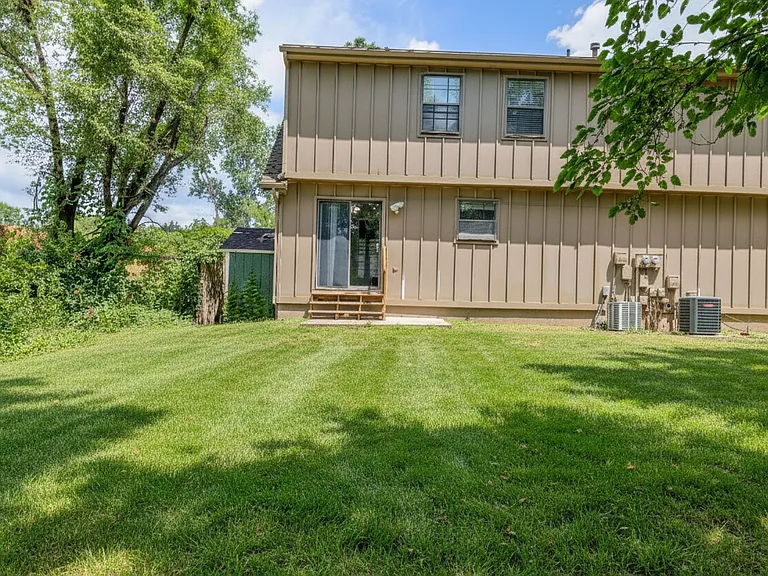 6811 W 149th Ter — Photo 11
