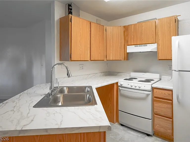 510 Elm Dr #106 — Photo 7