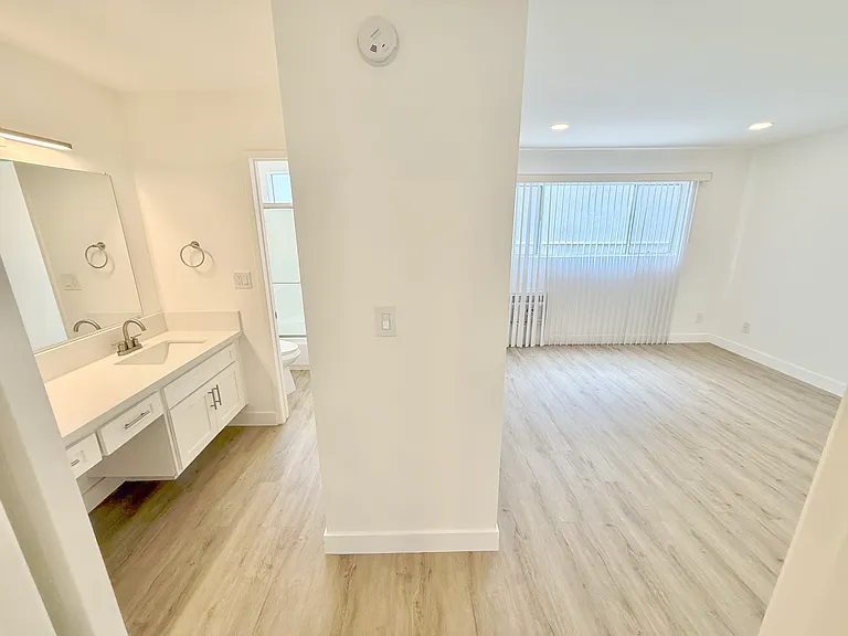 12766 Venice Blvd #104 — Photo 8