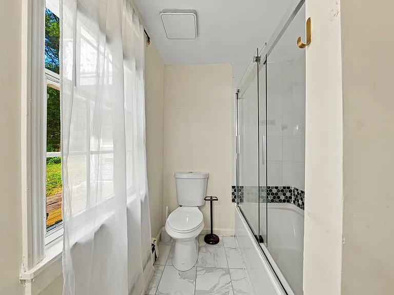 8 McCroy Dr — Photo 10