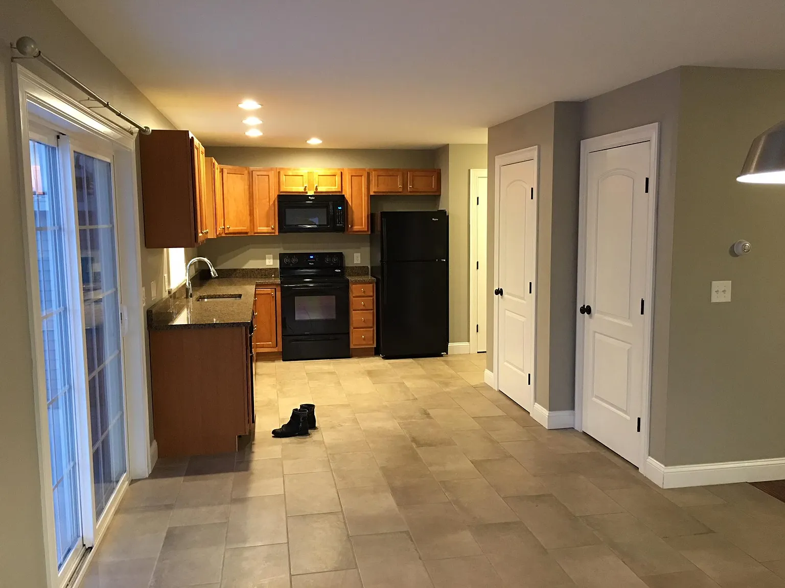 3 bed, 2.5 bath, 1450 sqft, $3,000 — Photo 2