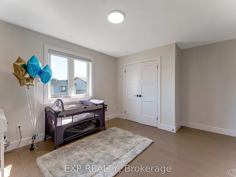 266 Hesselman Cres — Photo 33