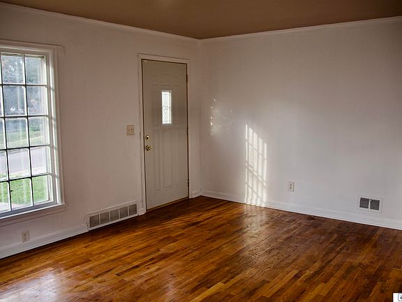 3rd image of 4317 Pratt St