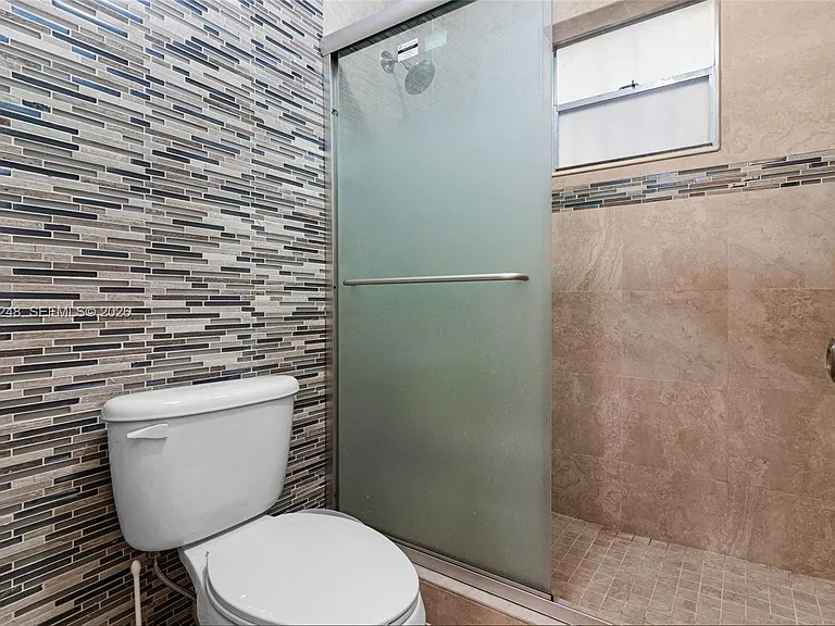 1740 Jefferson Ave #8 — Photo 4
