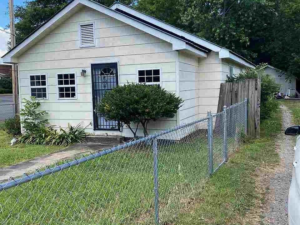 2nd image of 111 Rose Rd