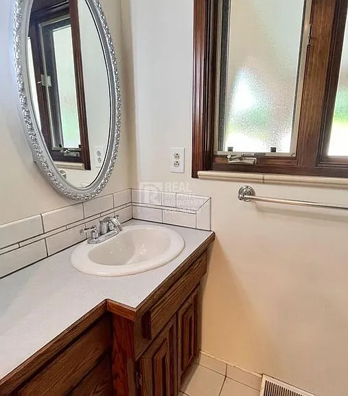 2748 S Marshall St — Photo 15