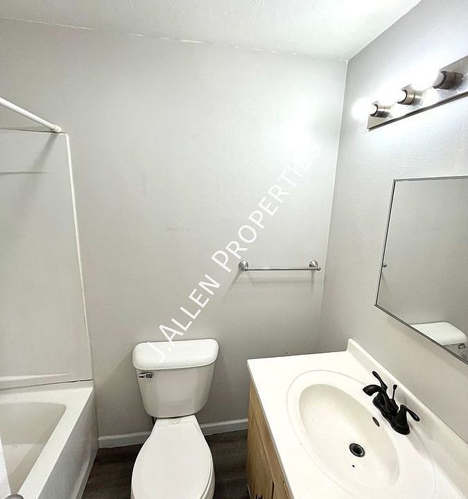 2nd image of 1806 Parker Cir #F