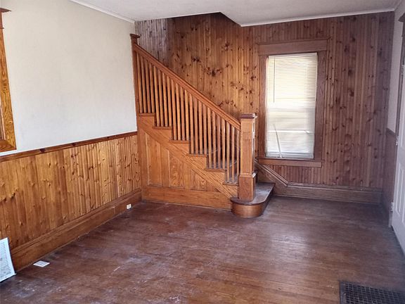 5th image of 1435 N Court St