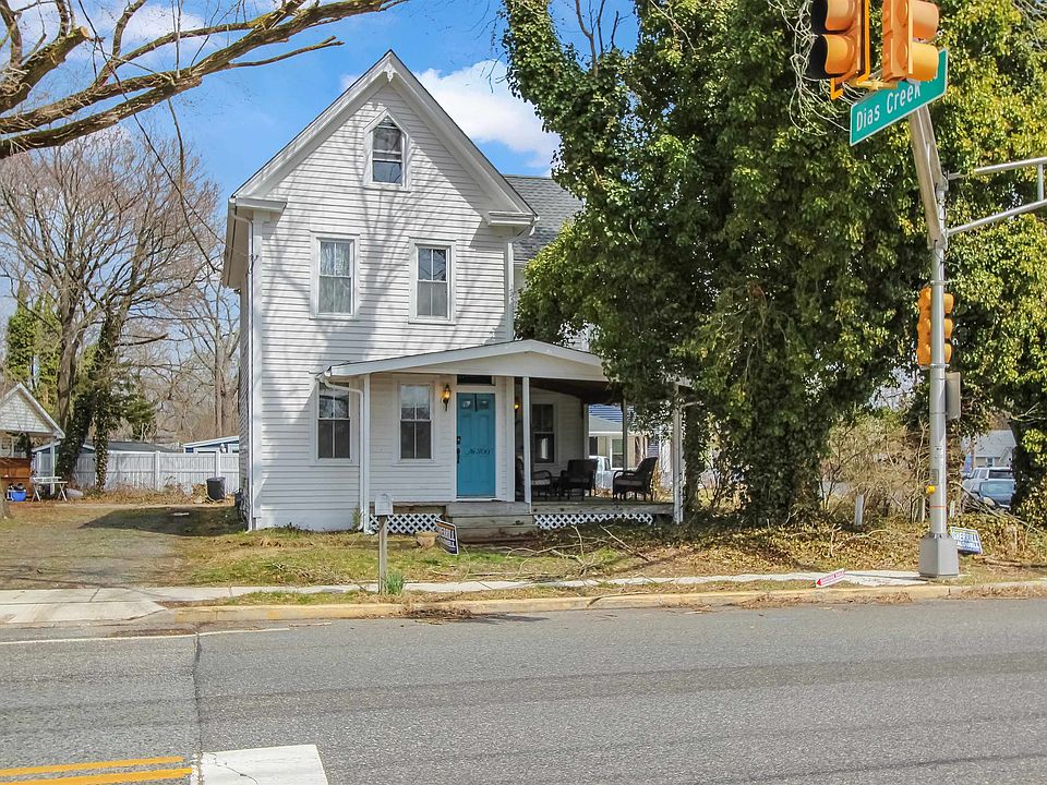 1st image of 300 Hand Ave