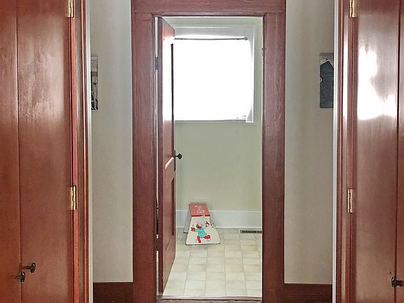4th image of 1409 E Ohio St