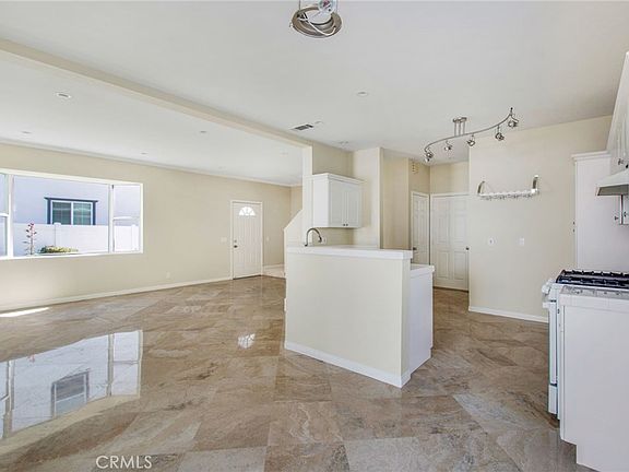 3rd image of 162B Rochester St