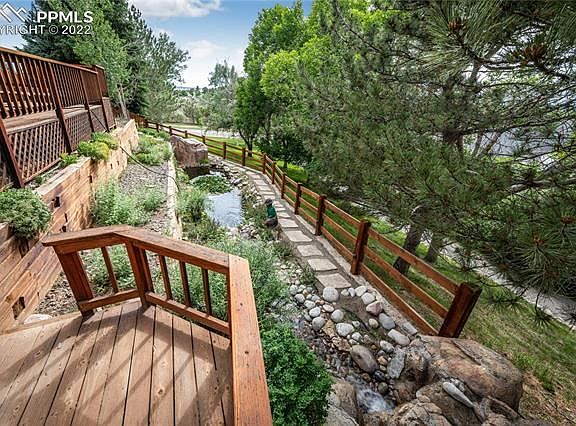 5th image of 11627 Laurel Ln