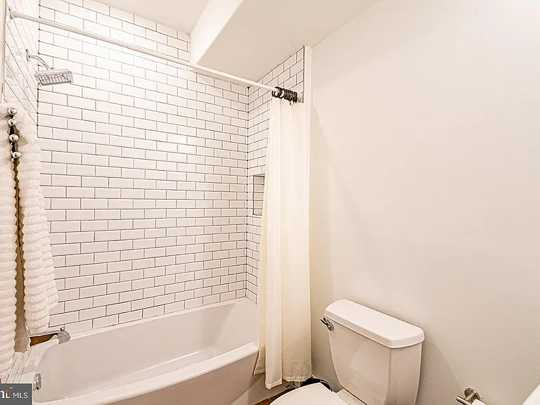 2137 Cross St — Photo 8